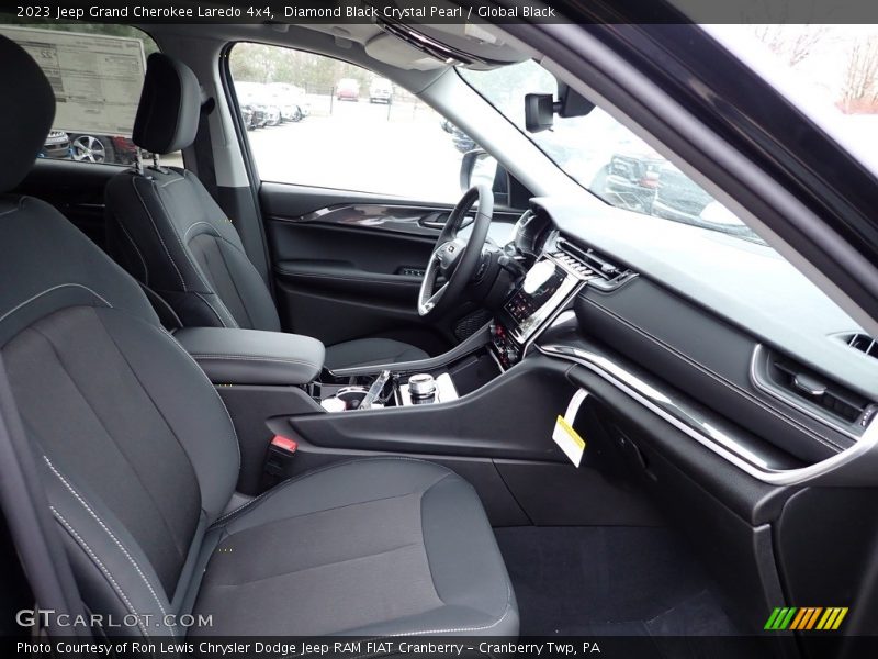 Diamond Black Crystal Pearl / Global Black 2023 Jeep Grand Cherokee Laredo 4x4