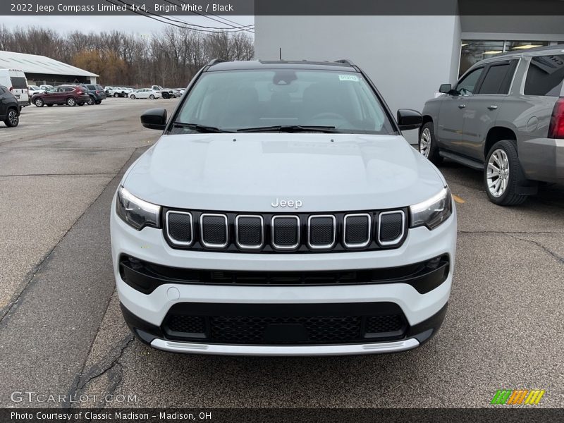 Bright White / Black 2022 Jeep Compass Limited 4x4