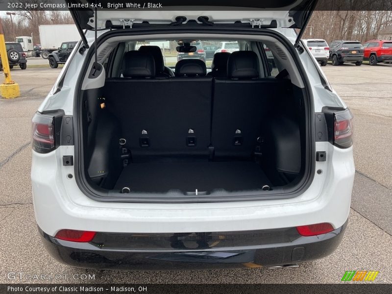 Bright White / Black 2022 Jeep Compass Limited 4x4