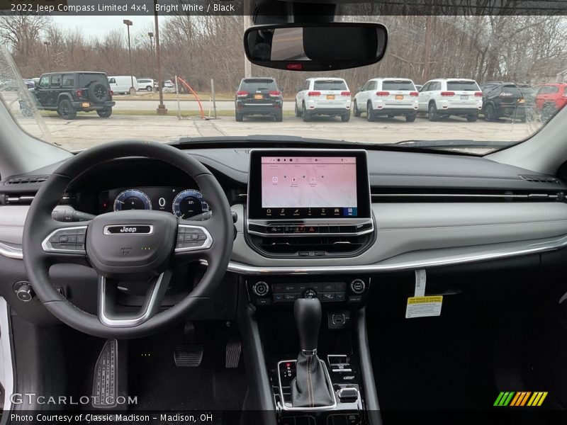 Bright White / Black 2022 Jeep Compass Limited 4x4