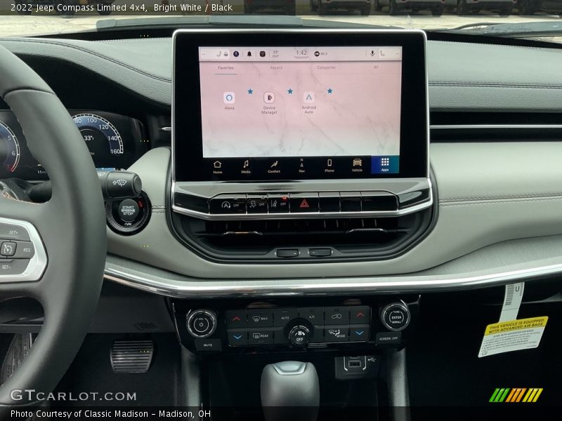 Bright White / Black 2022 Jeep Compass Limited 4x4