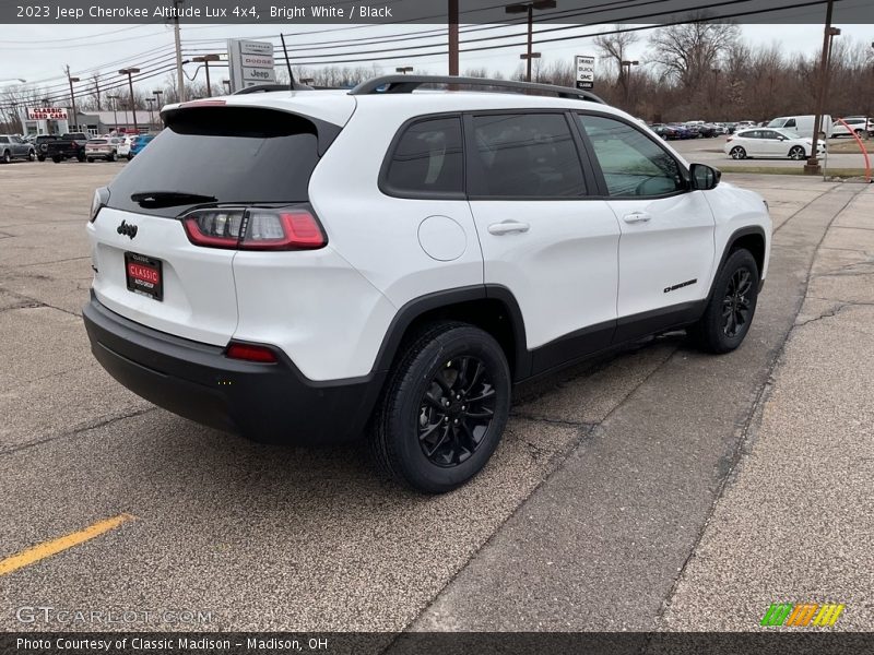 Bright White / Black 2023 Jeep Cherokee Altitude Lux 4x4