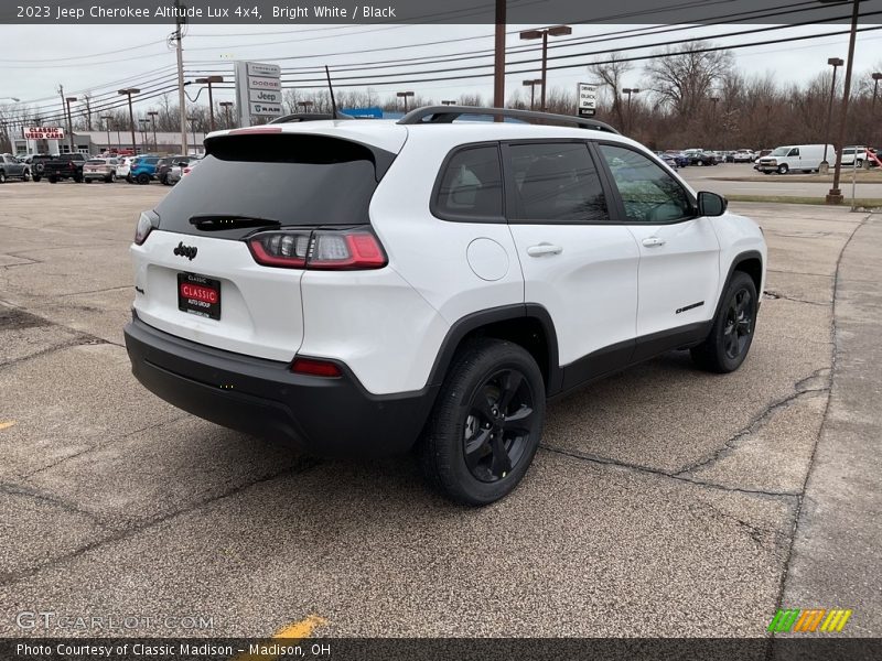 Bright White / Black 2023 Jeep Cherokee Altitude Lux 4x4