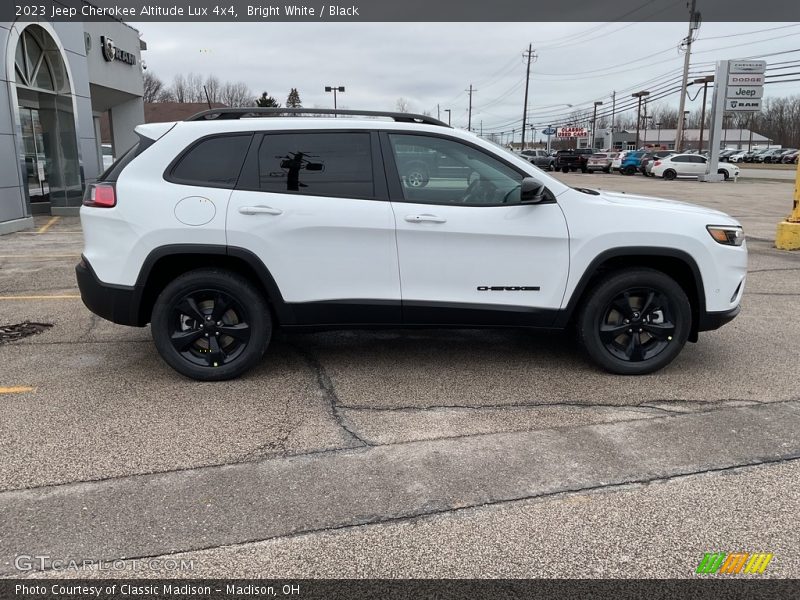Bright White / Black 2023 Jeep Cherokee Altitude Lux 4x4
