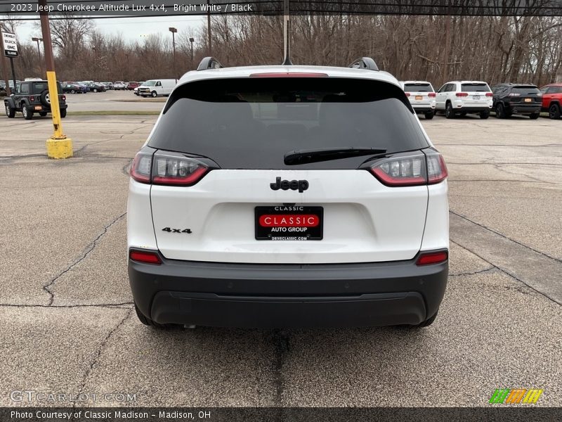 Bright White / Black 2023 Jeep Cherokee Altitude Lux 4x4