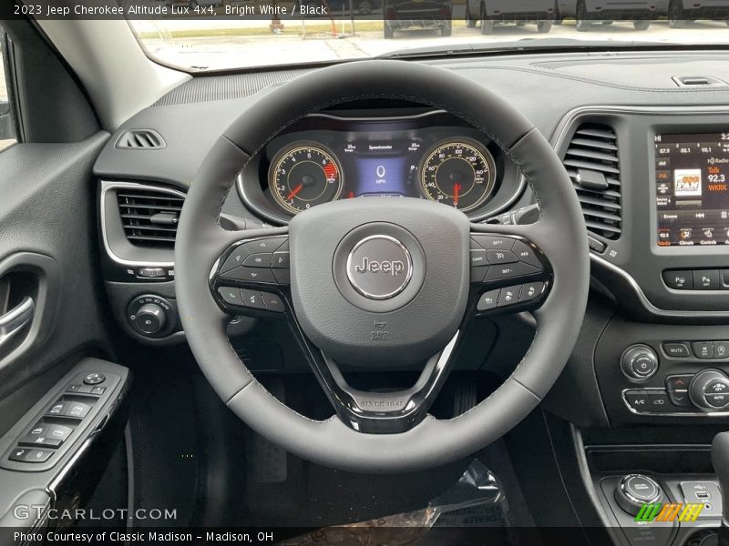 Bright White / Black 2023 Jeep Cherokee Altitude Lux 4x4