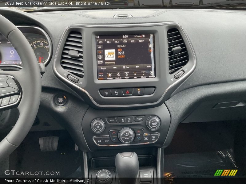 Bright White / Black 2023 Jeep Cherokee Altitude Lux 4x4