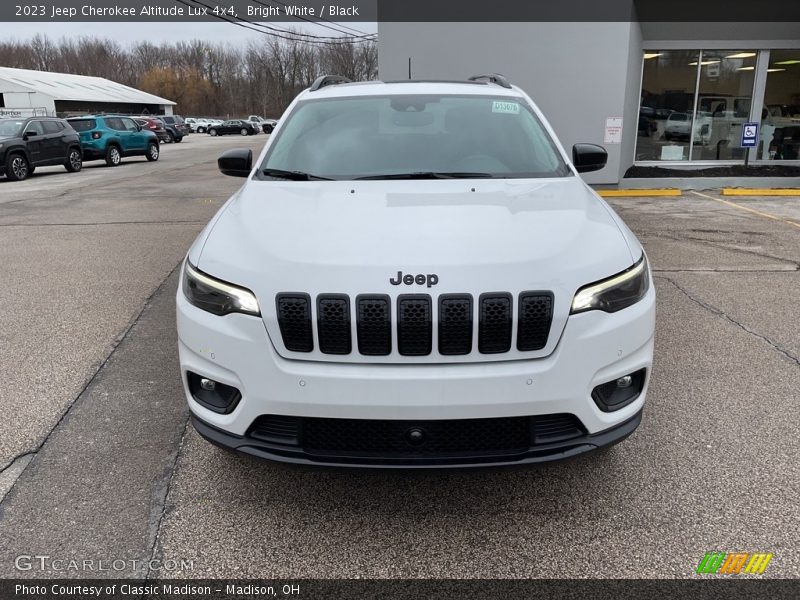Bright White / Black 2023 Jeep Cherokee Altitude Lux 4x4