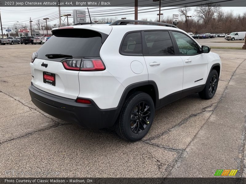 Bright White / Black 2023 Jeep Cherokee Altitude Lux 4x4
