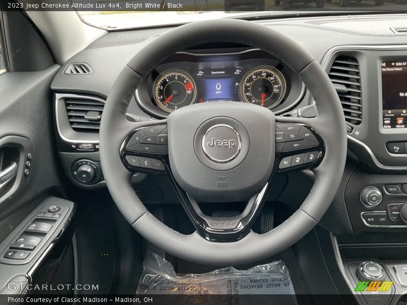 Bright White / Black 2023 Jeep Cherokee Altitude Lux 4x4