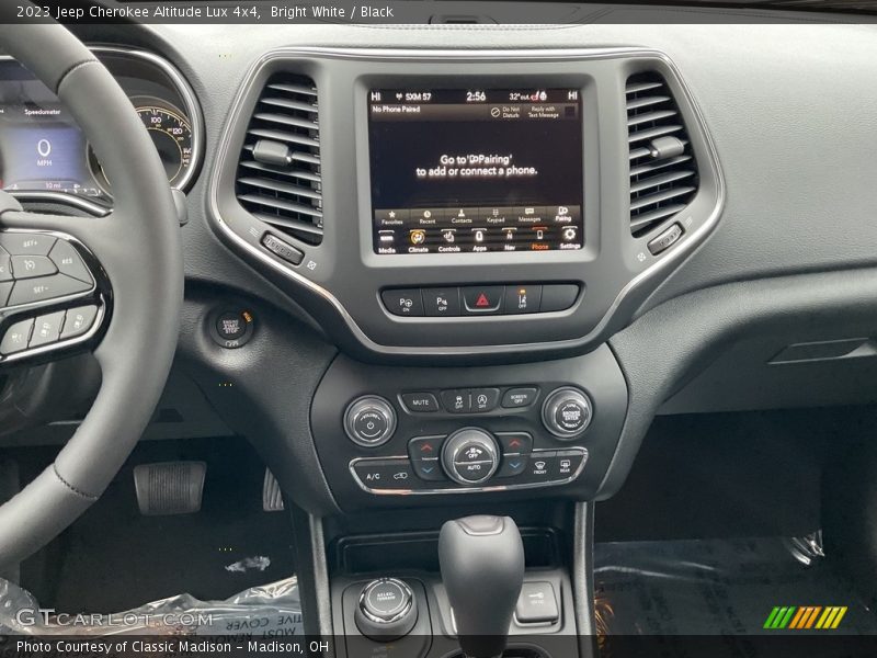 Bright White / Black 2023 Jeep Cherokee Altitude Lux 4x4