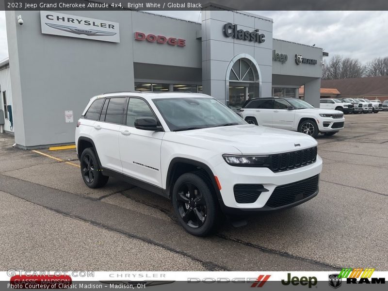 Bright White / Global Black 2023 Jeep Grand Cherokee Altitude 4x4