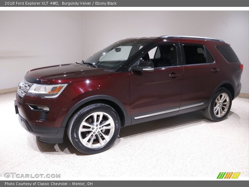 Front 3/4 View of 2018 Explorer XLT 4WD