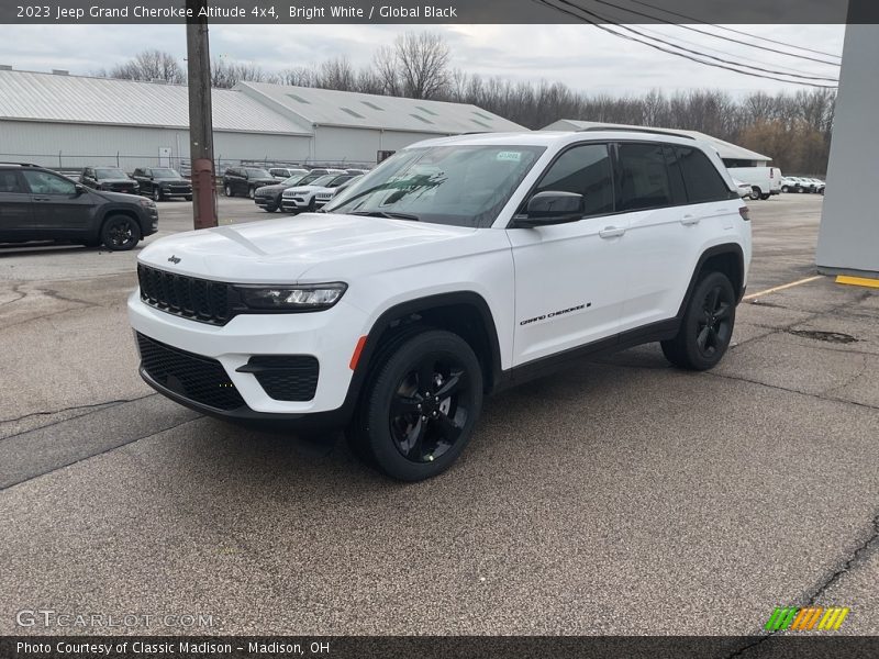 Bright White / Global Black 2023 Jeep Grand Cherokee Altitude 4x4