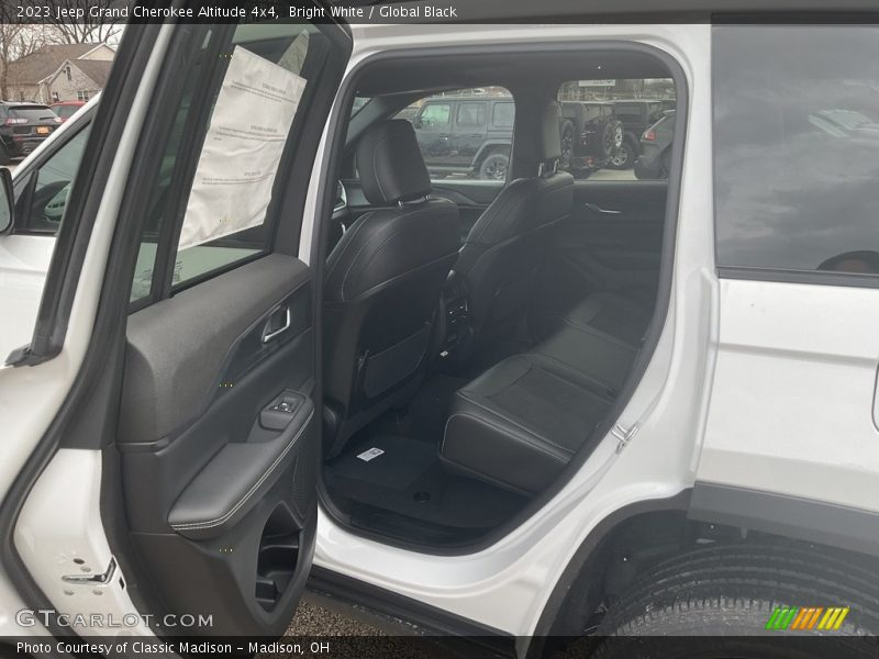 Bright White / Global Black 2023 Jeep Grand Cherokee Altitude 4x4