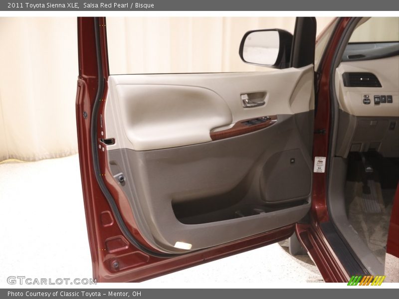 Salsa Red Pearl / Bisque 2011 Toyota Sienna XLE