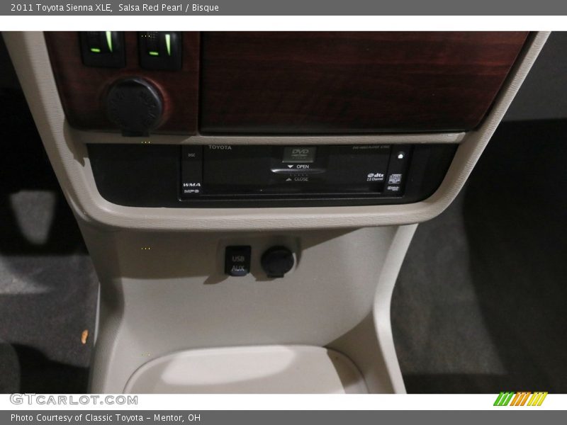 Salsa Red Pearl / Bisque 2011 Toyota Sienna XLE
