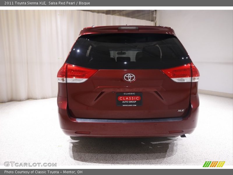 Salsa Red Pearl / Bisque 2011 Toyota Sienna XLE