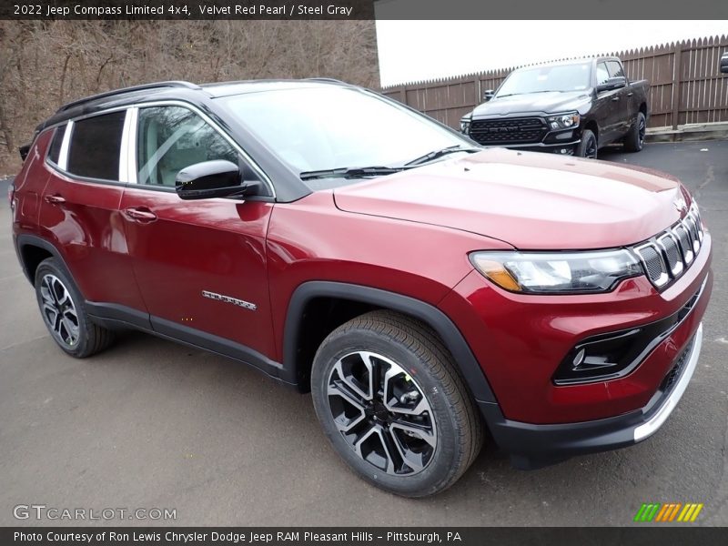 Front 3/4 View of 2022 Compass Limited 4x4