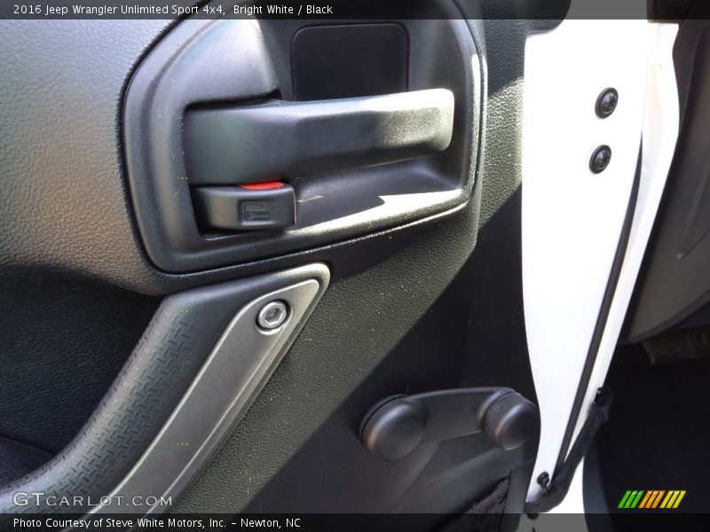 Bright White / Black 2016 Jeep Wrangler Unlimited Sport 4x4