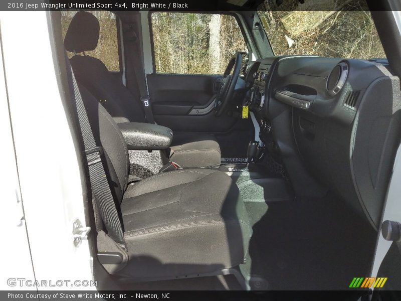 Bright White / Black 2016 Jeep Wrangler Unlimited Sport 4x4