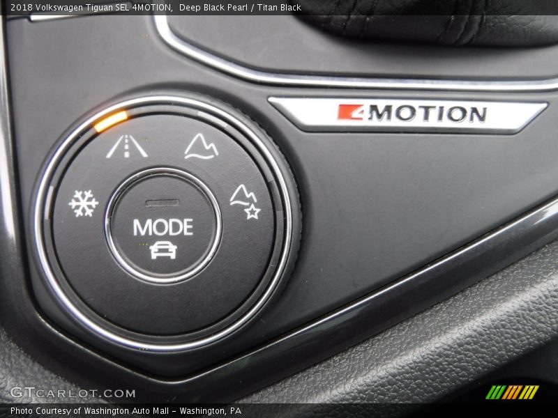 Deep Black Pearl / Titan Black 2018 Volkswagen Tiguan SEL 4MOTION
