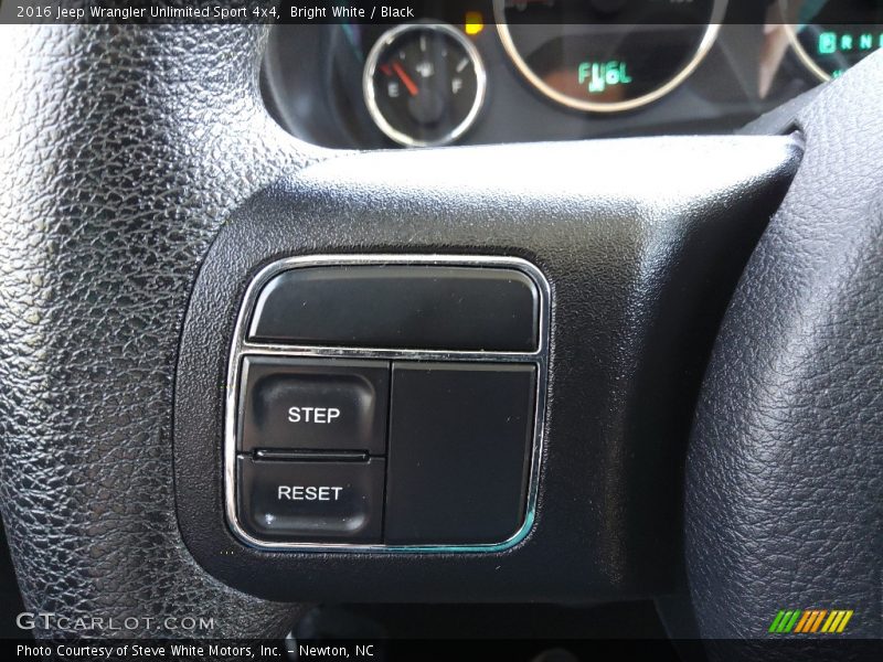 Bright White / Black 2016 Jeep Wrangler Unlimited Sport 4x4