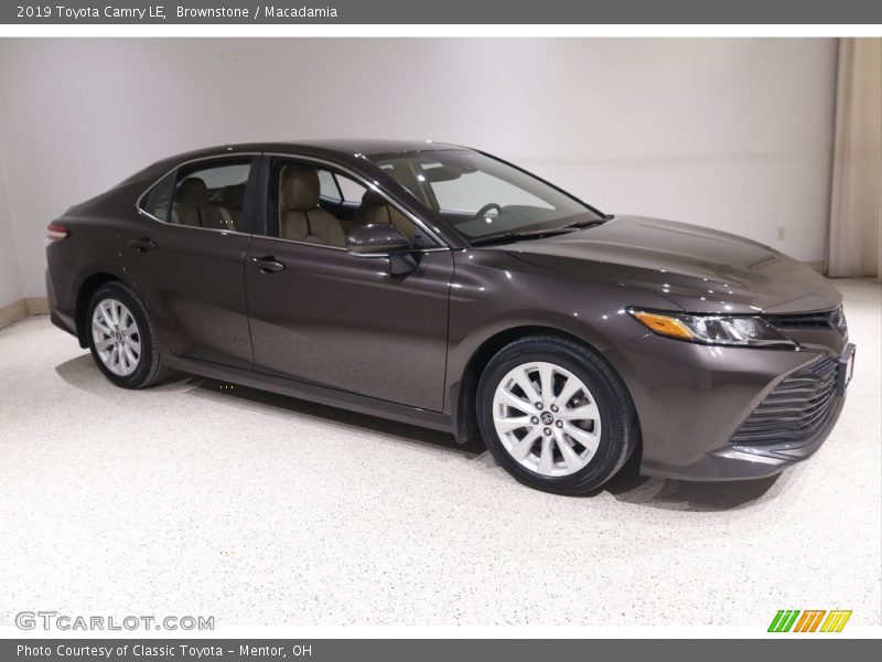 Brownstone / Macadamia 2019 Toyota Camry LE