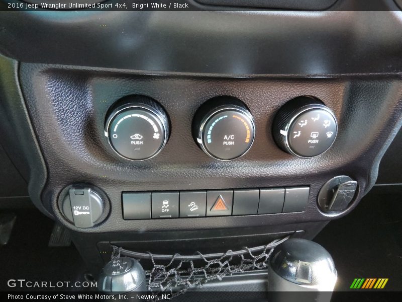 Bright White / Black 2016 Jeep Wrangler Unlimited Sport 4x4