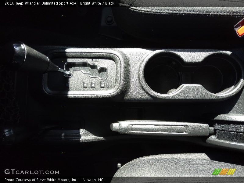 Bright White / Black 2016 Jeep Wrangler Unlimited Sport 4x4