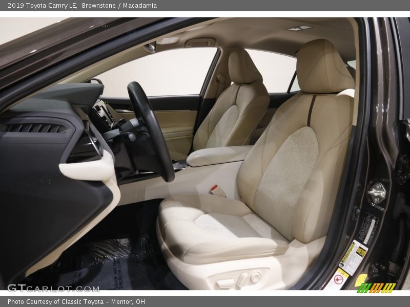 Brownstone / Macadamia 2019 Toyota Camry LE