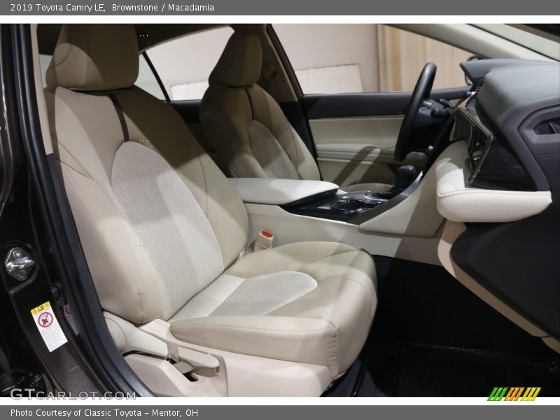 Brownstone / Macadamia 2019 Toyota Camry LE