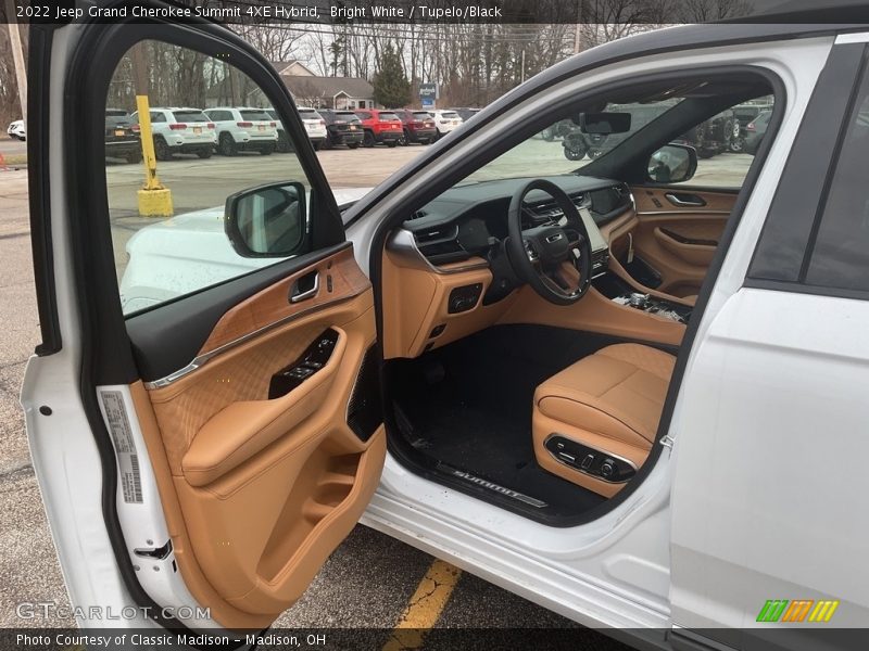 Front Seat of 2022 Grand Cherokee Summit 4XE Hybrid