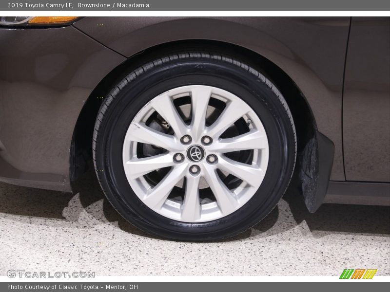 Brownstone / Macadamia 2019 Toyota Camry LE