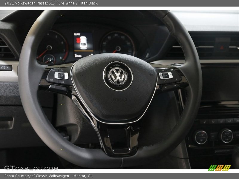 Pure White / Titan Black 2021 Volkswagen Passat SE