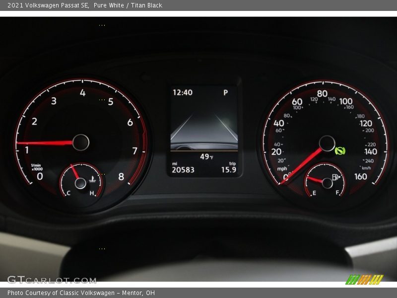 Pure White / Titan Black 2021 Volkswagen Passat SE