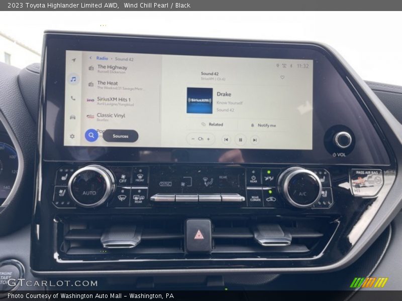 Wind Chill Pearl / Black 2023 Toyota Highlander Limited AWD
