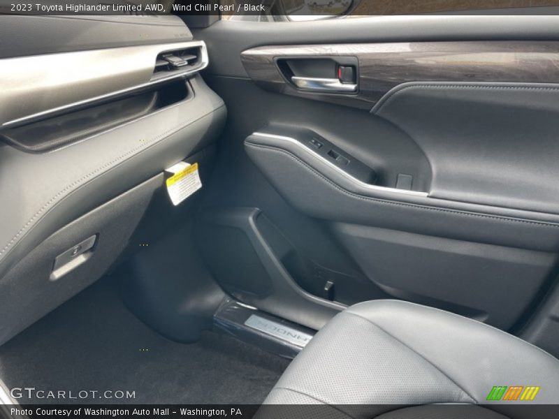 Wind Chill Pearl / Black 2023 Toyota Highlander Limited AWD