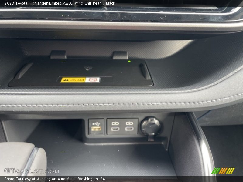 Wind Chill Pearl / Black 2023 Toyota Highlander Limited AWD