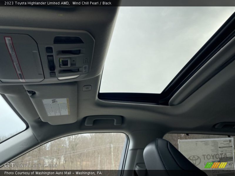 Wind Chill Pearl / Black 2023 Toyota Highlander Limited AWD