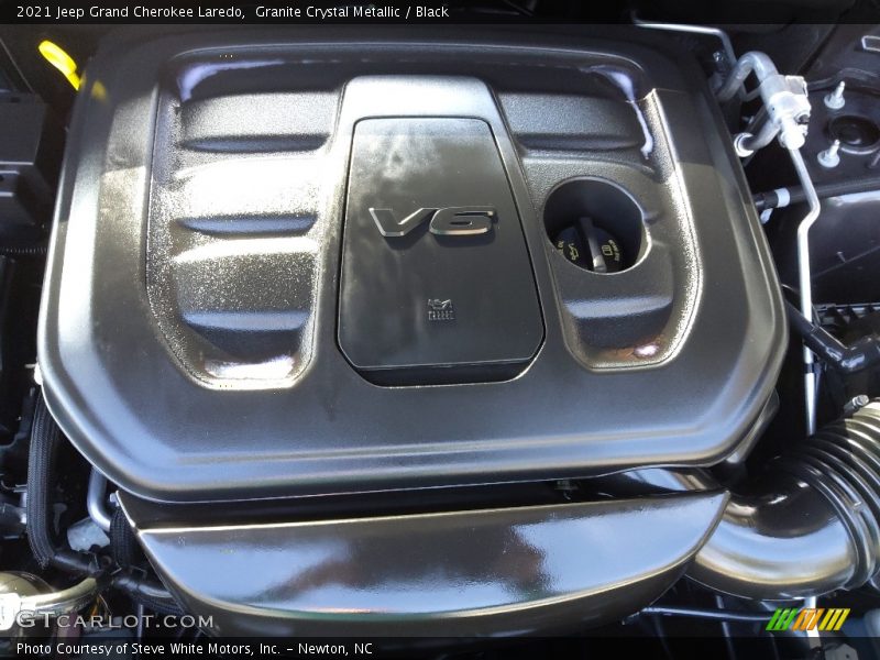 Granite Crystal Metallic / Black 2021 Jeep Grand Cherokee Laredo