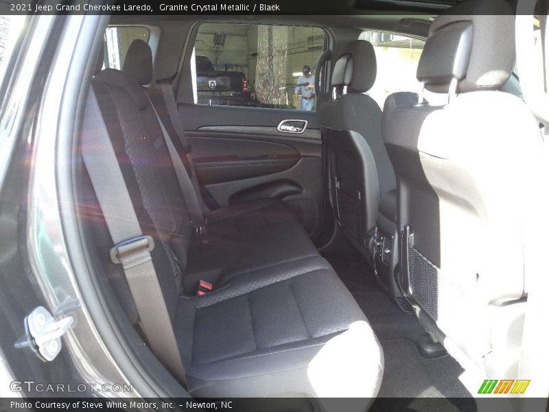 Granite Crystal Metallic / Black 2021 Jeep Grand Cherokee Laredo