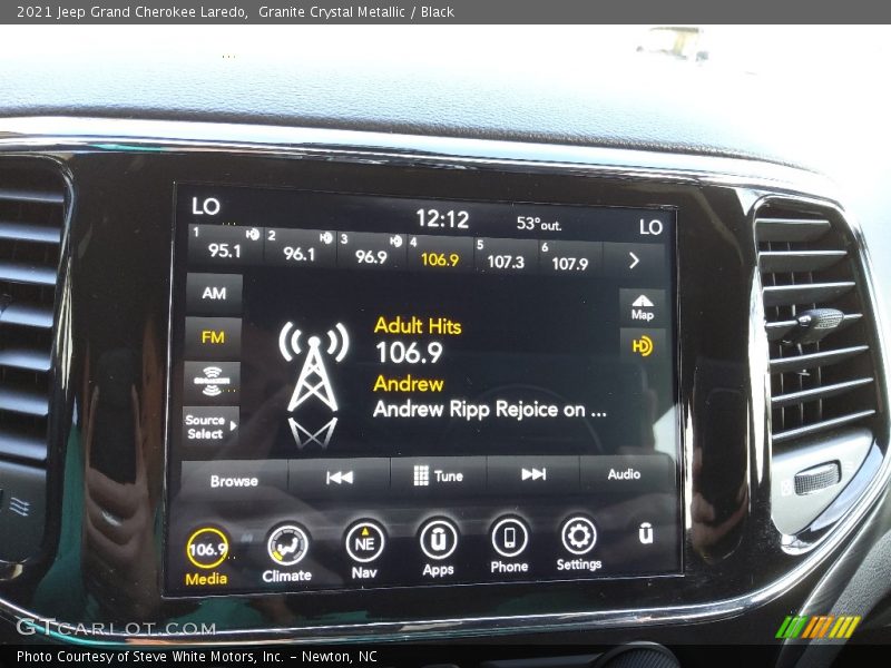 Controls of 2021 Grand Cherokee Laredo