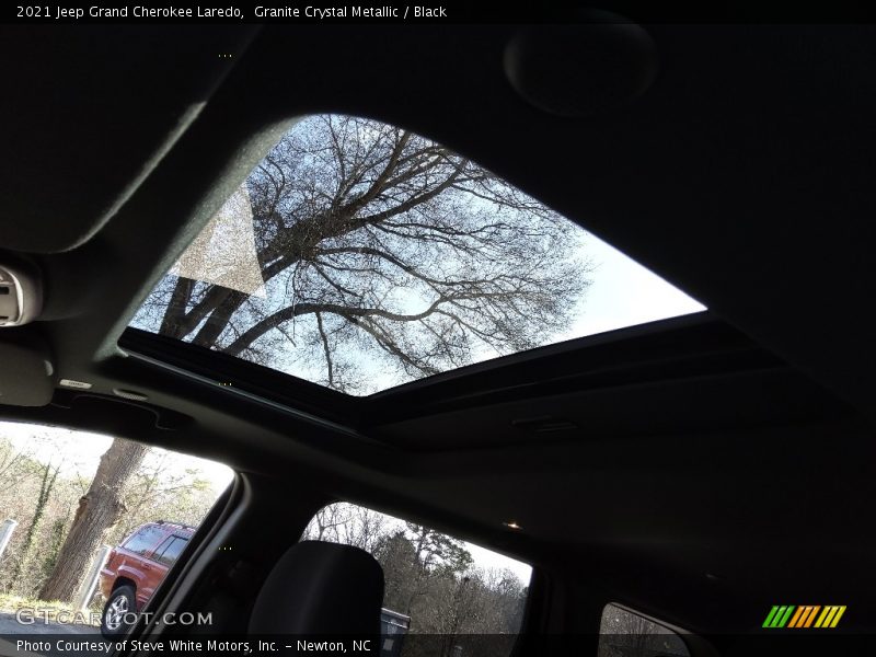 Granite Crystal Metallic / Black 2021 Jeep Grand Cherokee Laredo