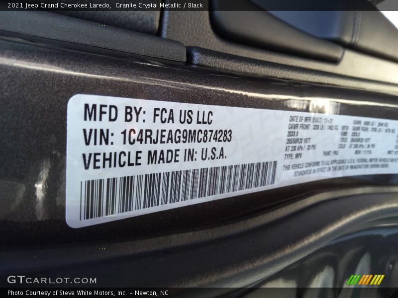 Granite Crystal Metallic / Black 2021 Jeep Grand Cherokee Laredo