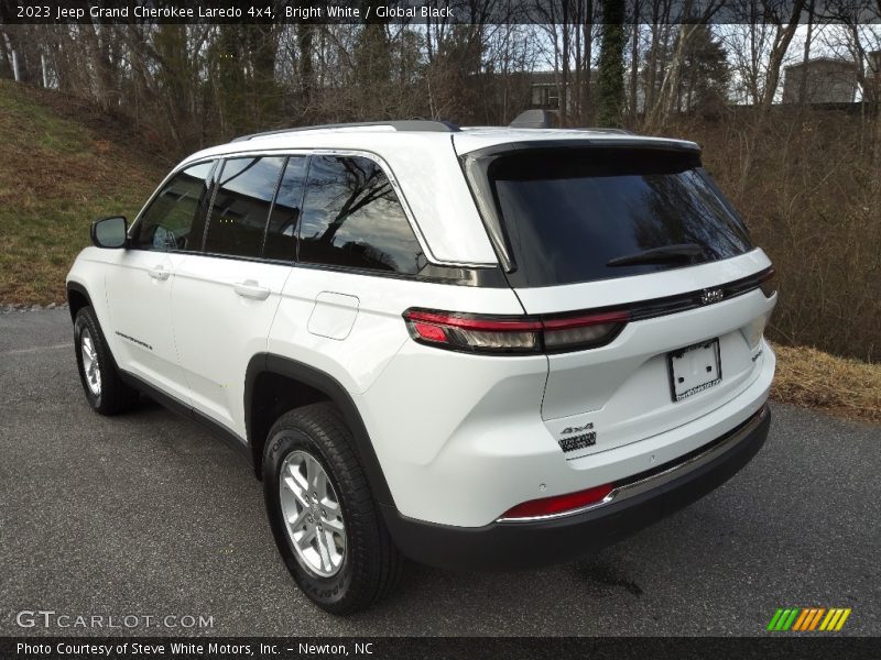 Bright White / Global Black 2023 Jeep Grand Cherokee Laredo 4x4