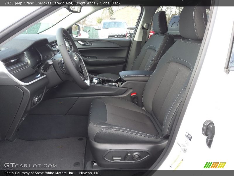 Front Seat of 2023 Grand Cherokee Laredo 4x4