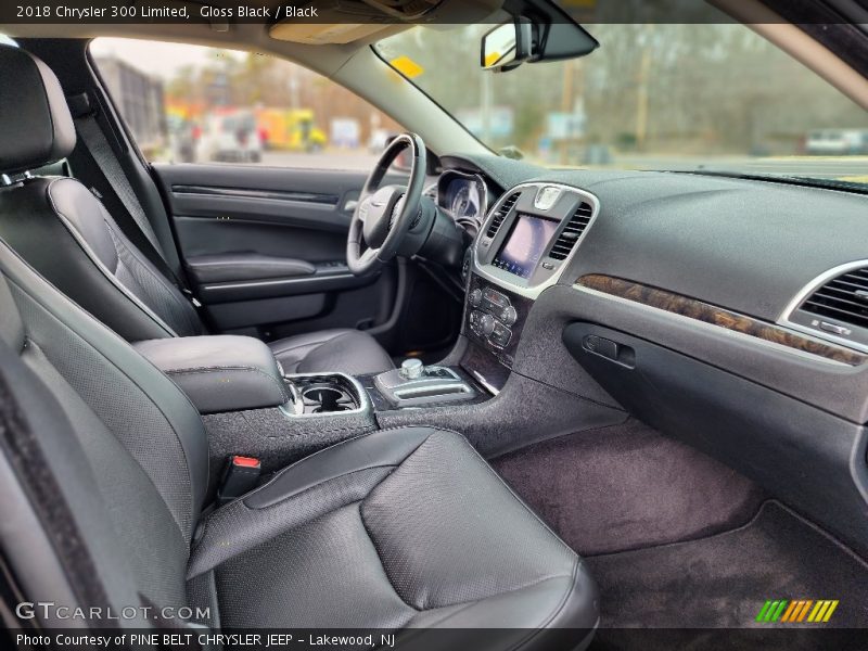 Gloss Black / Black 2018 Chrysler 300 Limited