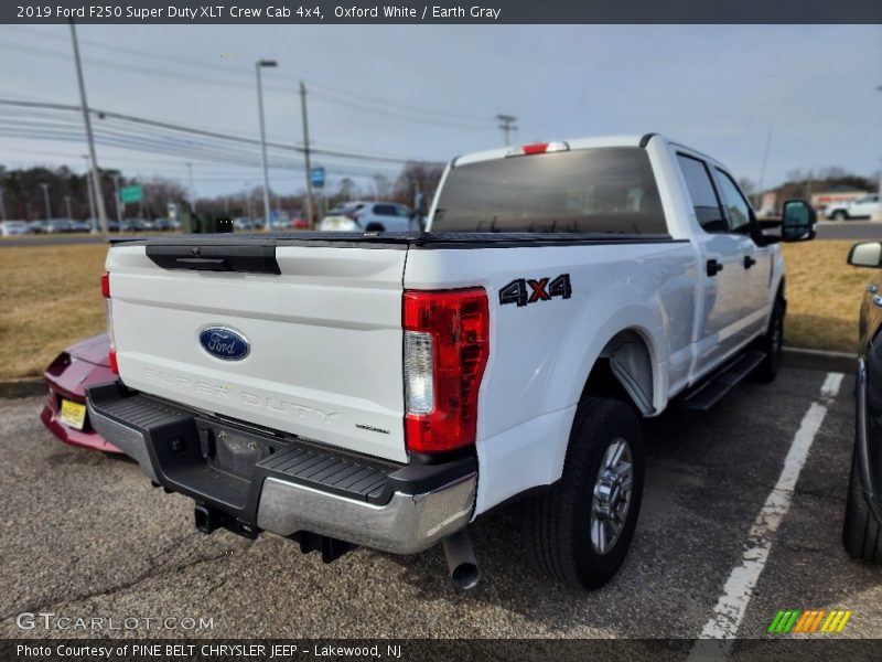 Oxford White / Earth Gray 2019 Ford F250 Super Duty XLT Crew Cab 4x4