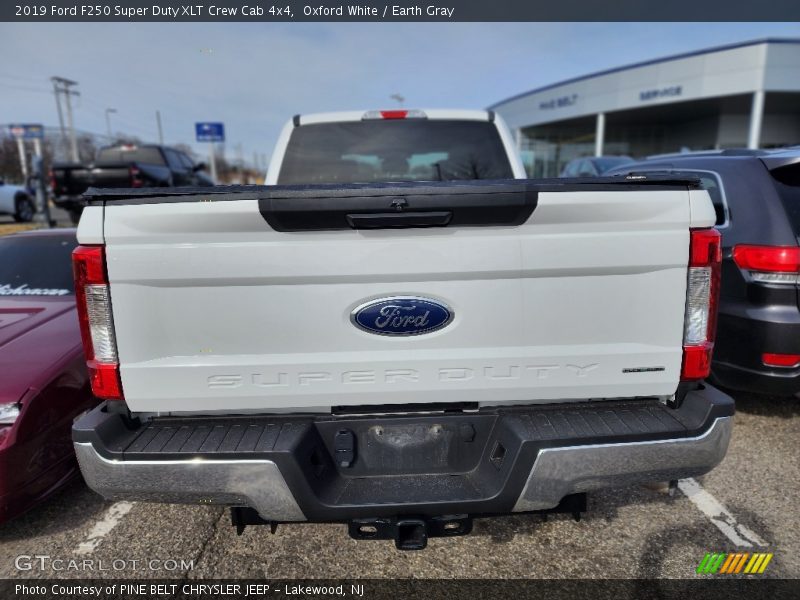 Oxford White / Earth Gray 2019 Ford F250 Super Duty XLT Crew Cab 4x4